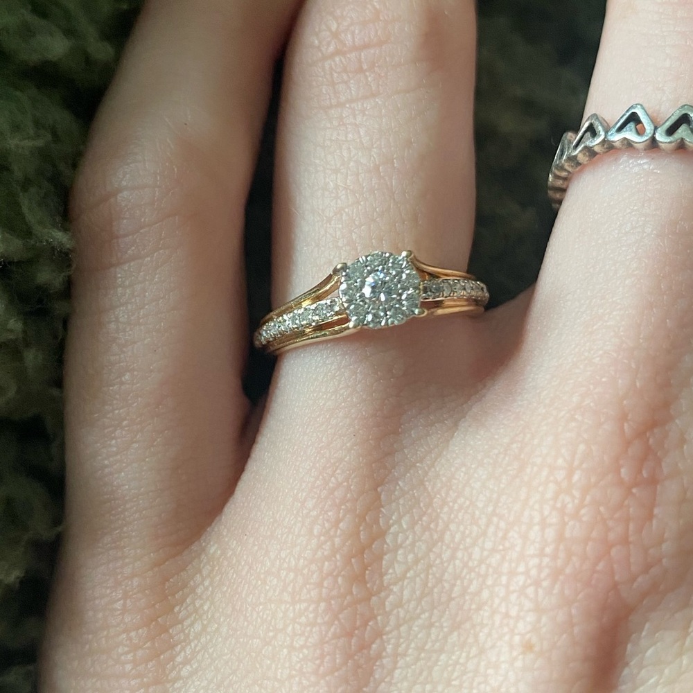 Ring size 4 1/4 ct gold